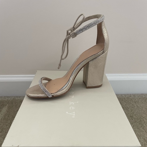 Copper Key champagne rhinestone ankle tie block heels size 5 - Picture 3 of 5